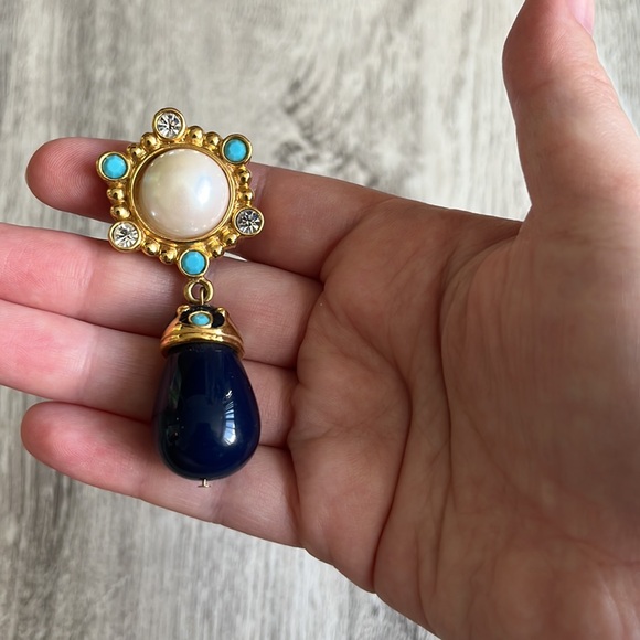 1993 Jose Berrera for Avon Roman Holiday Blue and Gold Drop Clip-on Earrings - Picture 3 of 5